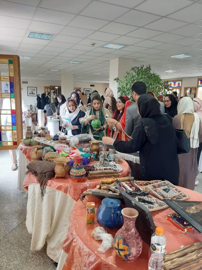 برپایی غرفه فعالیت های توانخواهان سرای احسان در نمایشگاه آرایشگران ایران